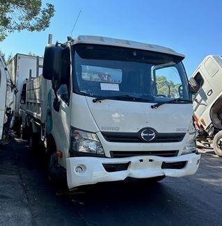 Hino 300 617 Tipper XZU-700R NO4C-UT Engine - Wrecking V3929