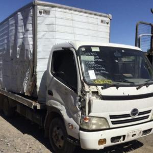 Hino 300 616 XZU-417R NO4C-TV Engine - Wrecking V3949