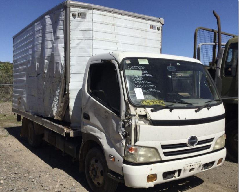 Hino 300 616 XZU-417R NO4C-TV Engine - Wrecking V3949