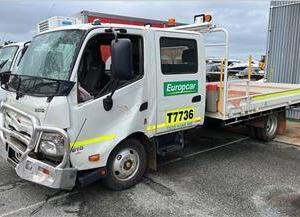Hino 300 616 Dual Cab XZU-720R NO4C-WL Engine - Wrecking V4019