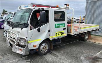 Hino 300 616 Dual Cab XZU-720R NO4C-WL Engine - Wrecking V4019
