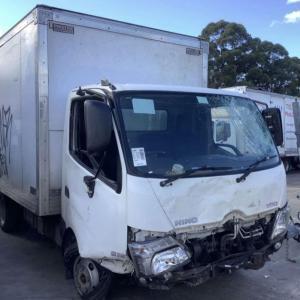 Hino 300 616 XZU-710R NO4C-US - Wrecking V3938