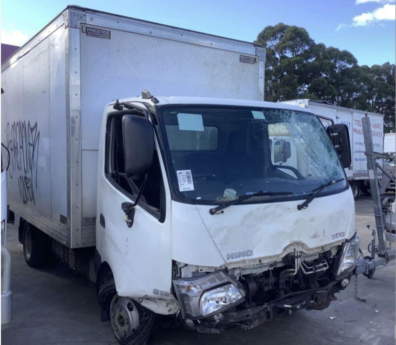 Hino 300 616 XZU-710R NO4C-US - Wrecking V3938