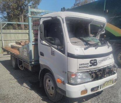 Hino 300 616 XZU-417R NO4C-TV Engine - Wrecking V3955
