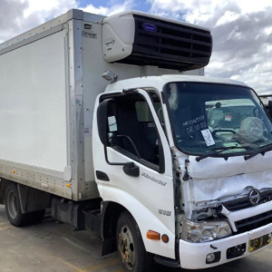 Hino 300 916 XKU-645R Hybrid NO4C-UR Engine - Wrecking V3966