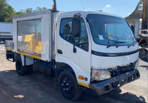 Hino 300 616 XZU-417R NO4C-TV Engine - Wrecking V3972