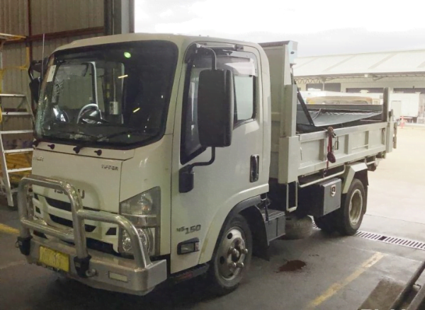 Isuzu NLR 200 Tipper NLR-85 4JJ1-TCS - Wrecking V3979