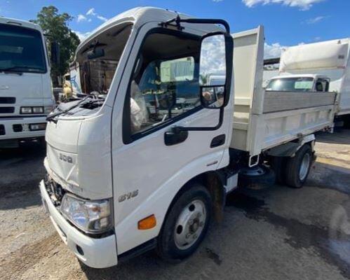 Hino 300 616 Tipper XZU-605R NO4C-WL Engine - Wrecking V3985