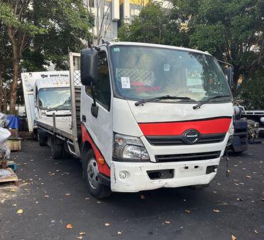 Hino 300 616 XZU-710R NO4C-US - Wrecking V4001