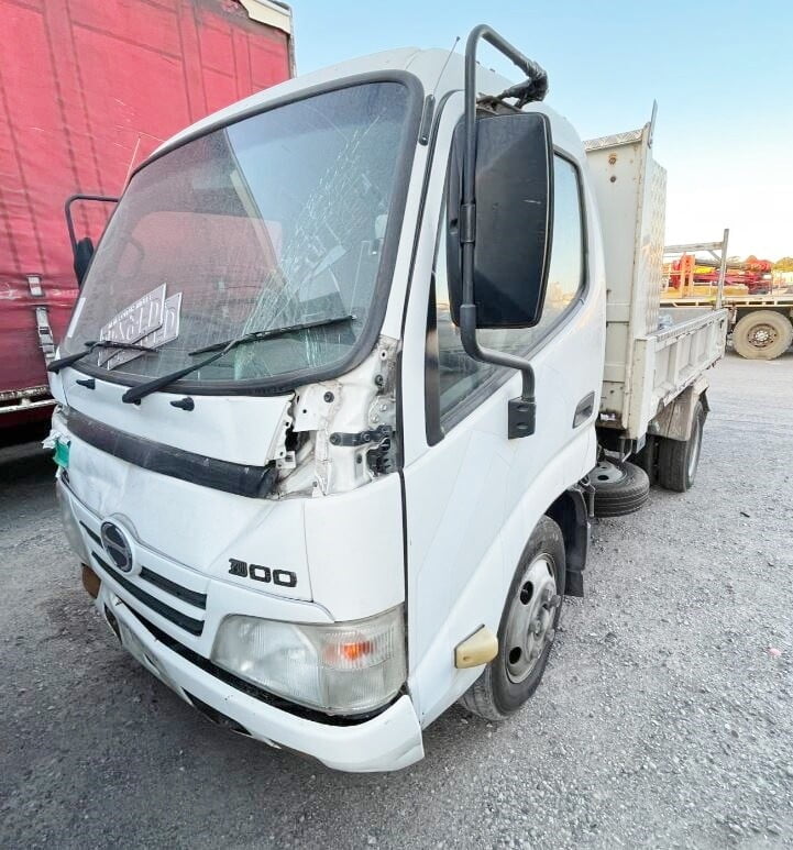 Hino 300 614 Tipper NO4C-TU Engine XZU-307R - Wrecking V4005