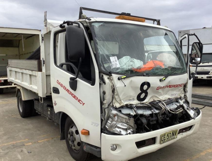 Hino 300 717 XZU-710R Tipper NO4C-UT Engine - Wrecking V4047