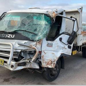 Isuzu NPR 300 NPR-70 Tipper 4HE1-XN Engine - Wrecking V4078
