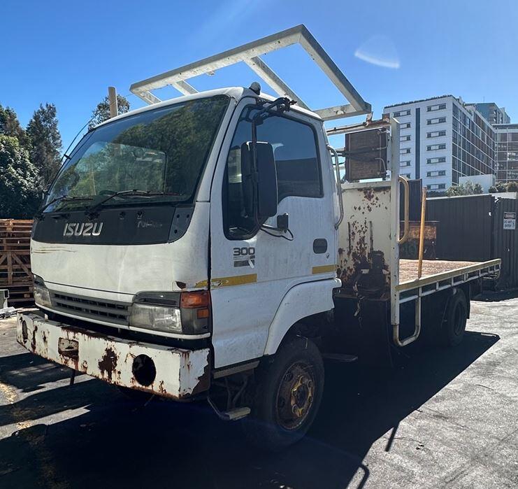 Isuzu NPS 300 4WD NPS-70 4HE1-XN - Wrecking V4081