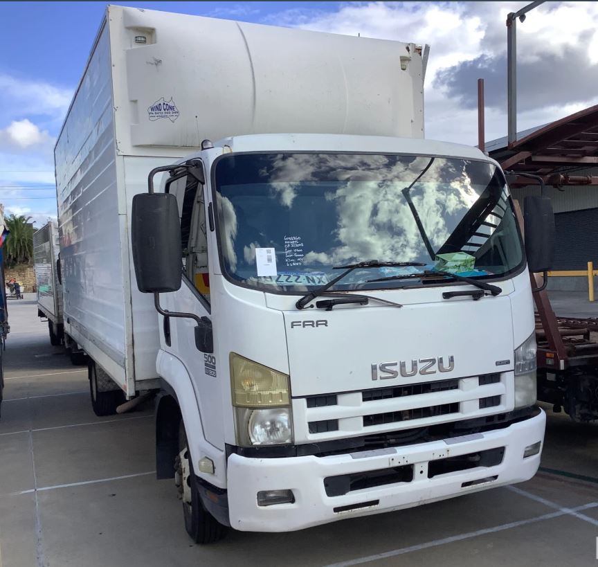 Isuzu FRR90 Wrecking V4117