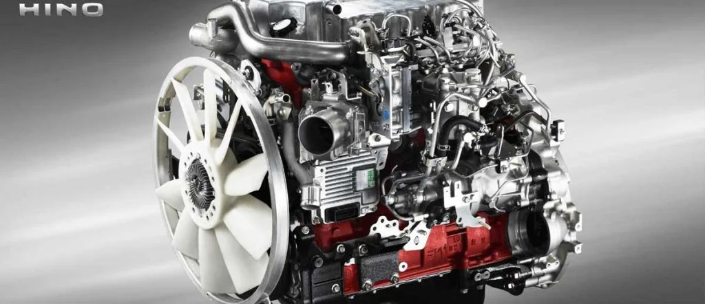 J05_engine_Vietnum_Hino-Truck-Engine