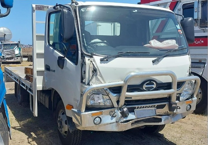 Hino 300 921 Auto Wrecking