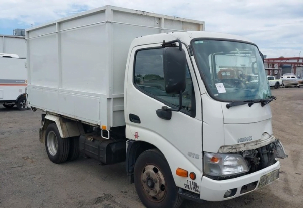 Hino 300 616 Tipper V4171