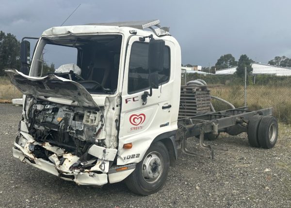 Hino FC7J V4204
