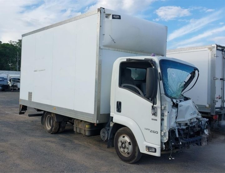 Isuzu NNR 45 150 V4213
