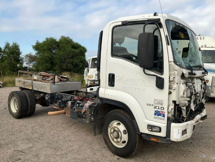 Isuzu FRR 107 210 Wrecking V4217