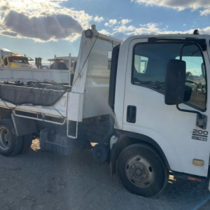 Isuzu NPR 200 Tipper V4269