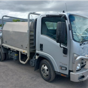 Wrecking Isuzu NPR V4377