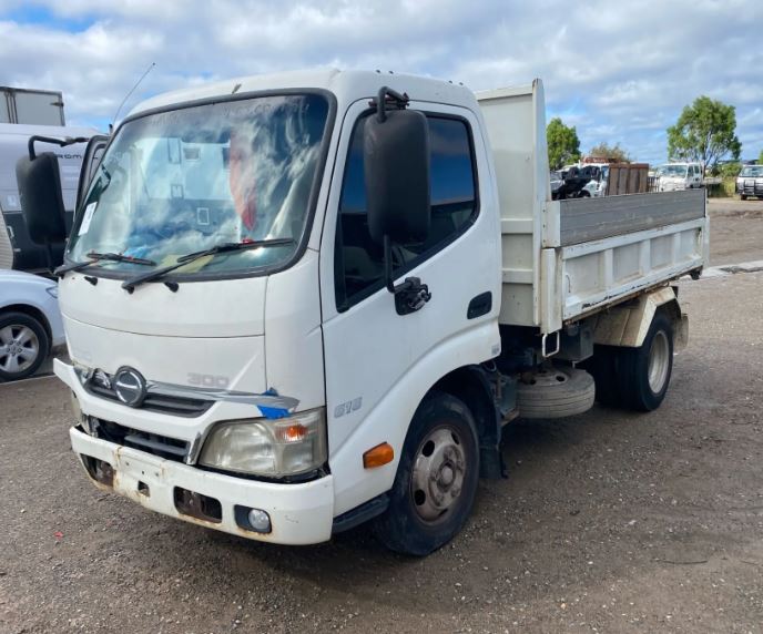 Hino 616 Tipper V4423