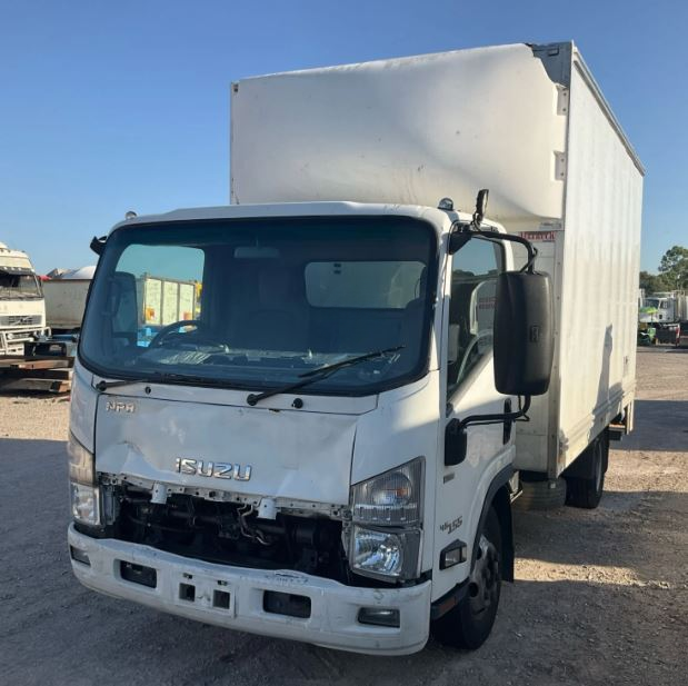 Isuzu NPR Wrecking V4424