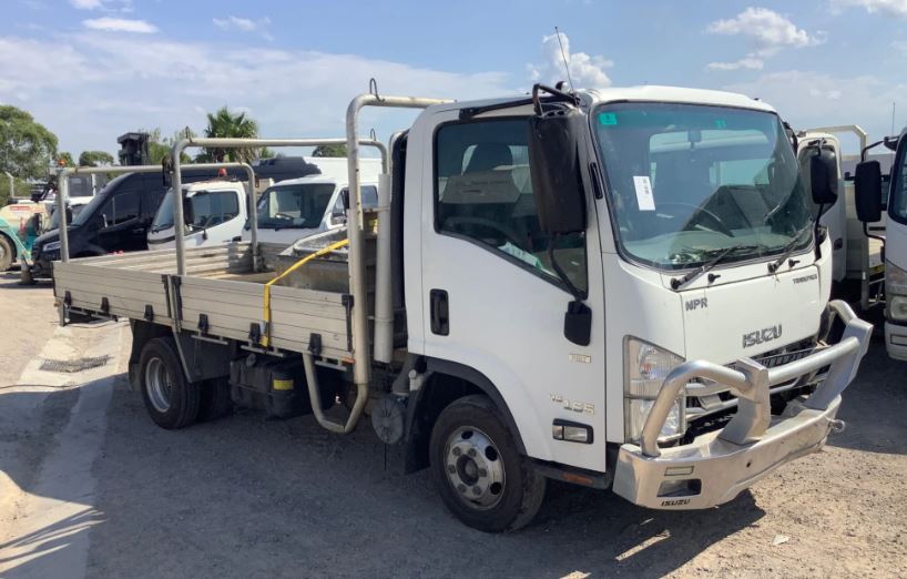 Isuzu NPR T-Top Wrecking V4425