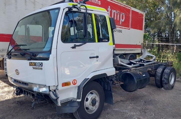 UD MK180 Wrecking V4427