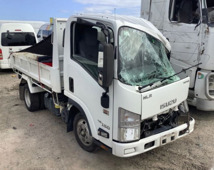 Isuzu NLR 45 150 V4435