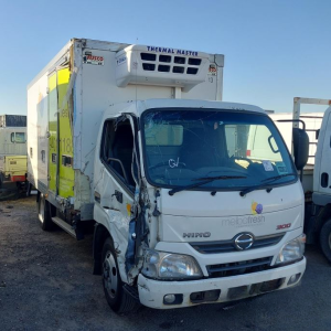 Hino 300 616 Wrecking V4437