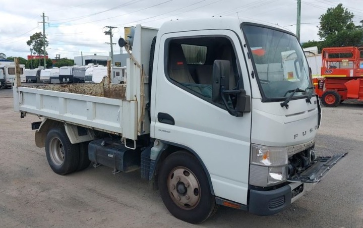 Canter FEA61 Tipper Wrecking V4438