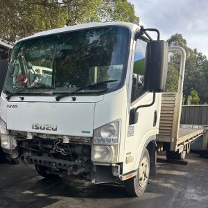 Wrecking Isuzu NNR V4452