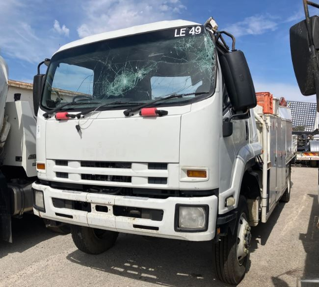 Wrecking Isuzu FTS 800 FTS-34 V4454