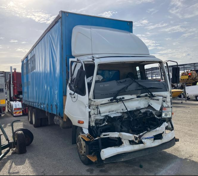 Mitsubishi Fuso Fighter FN63F Wrecking V4455