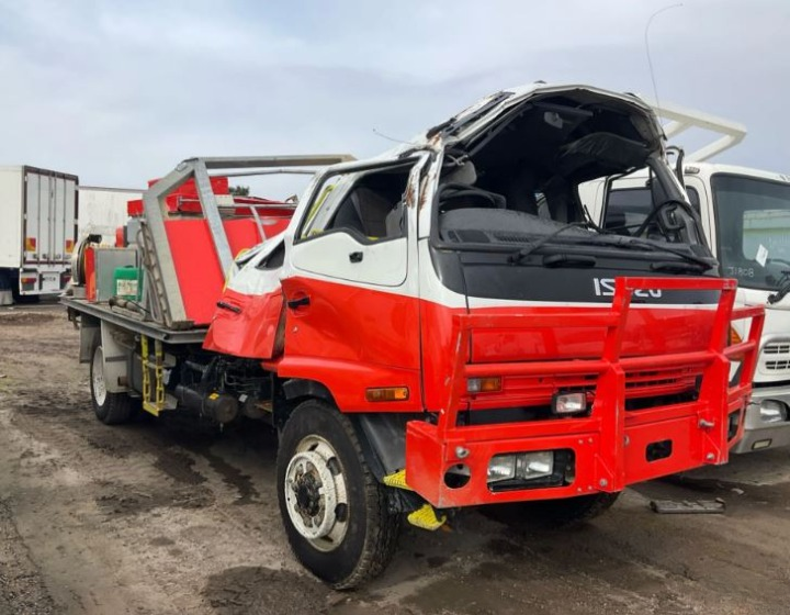 Wrecking Isuzu FSS 550 4X4 V4456