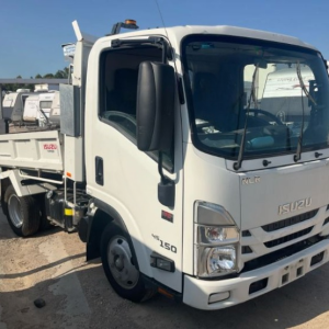 Wrecking Isuzu NLR 45-150 Tipper V4457