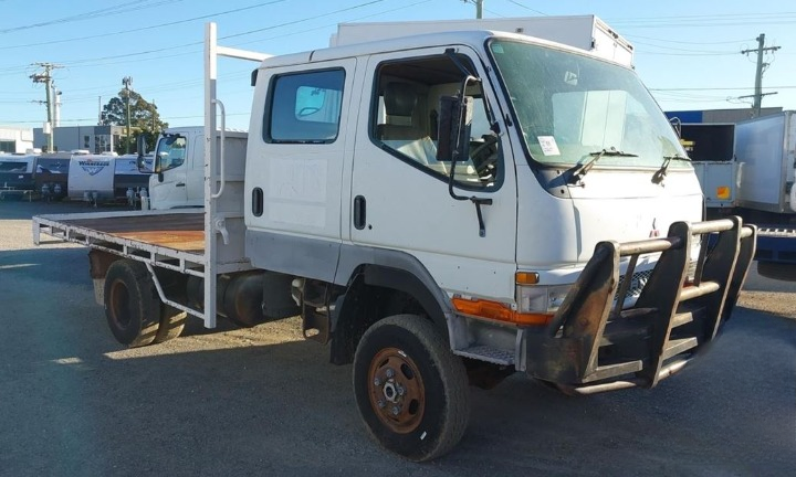 Mitsubishi Canter 4X4 FG649 Wrecking V4458
