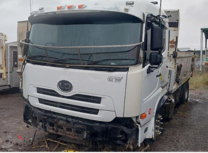 UD GW 470 Wrecking V4464