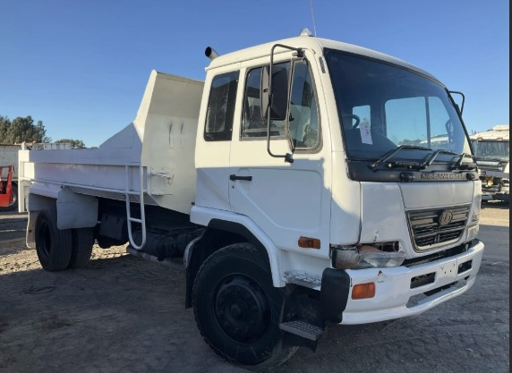 UD PK245 Tipper V4466