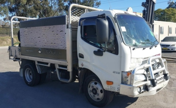 Hino 300 616 V4477