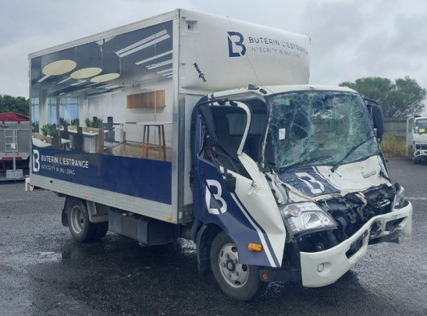 Hino 300 616 V4479