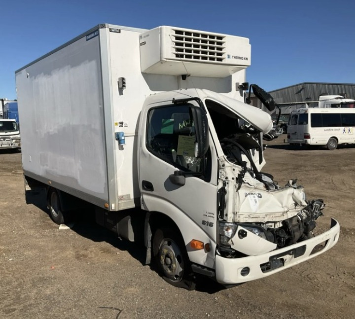 Hino 300 Fridge V4481