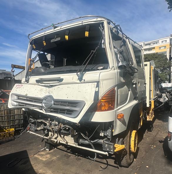 Hino GT8J V4496