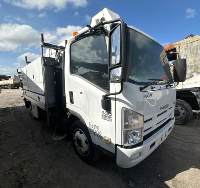 Isuzu NQR 450 V4526