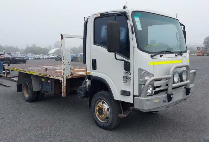 Isuzu NPS 300 4x4 V4554