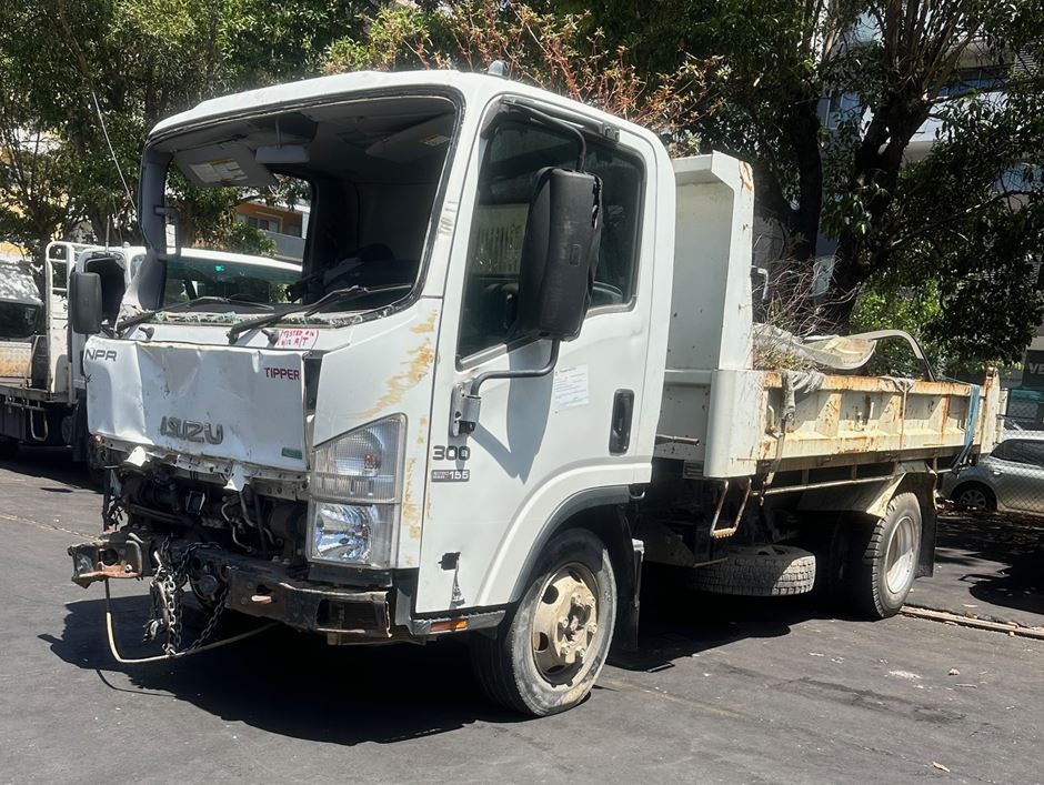 Isuzu NPR-75 Tipper V4564