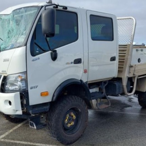 Hino 300 4X4 V4567