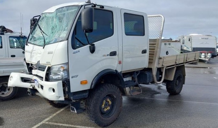Hino 300 4X4 V4567